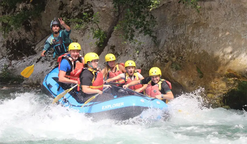 Rafting Explorer Lao